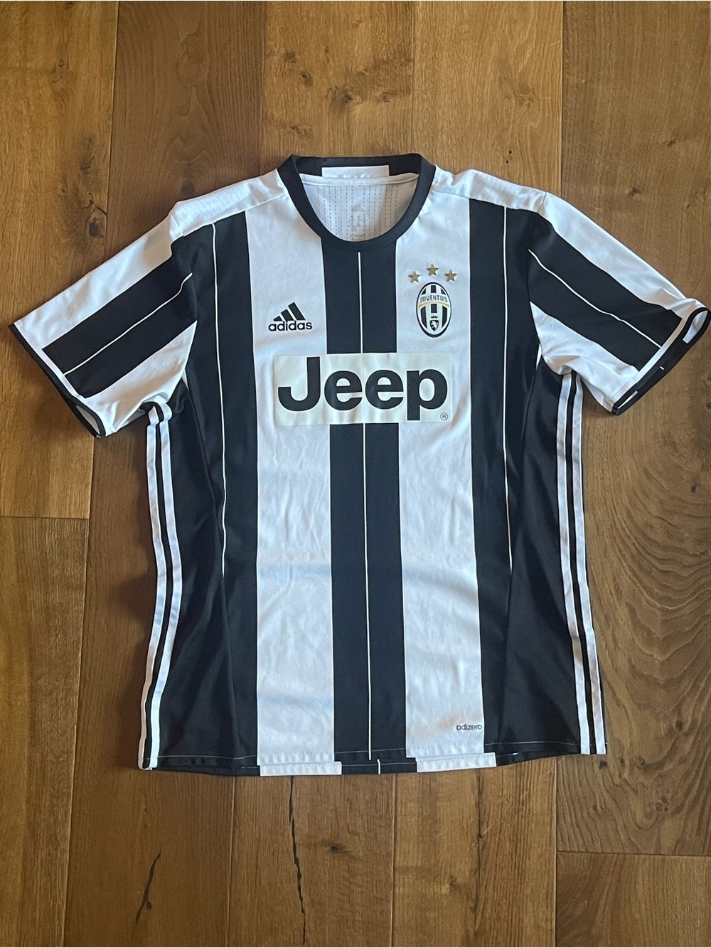 Juventus Jersey (2016 Home Kit)